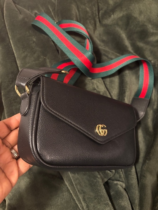 Black Leather Crossbody with Red-Green Web Stripe Strap - Picture 4 of 6